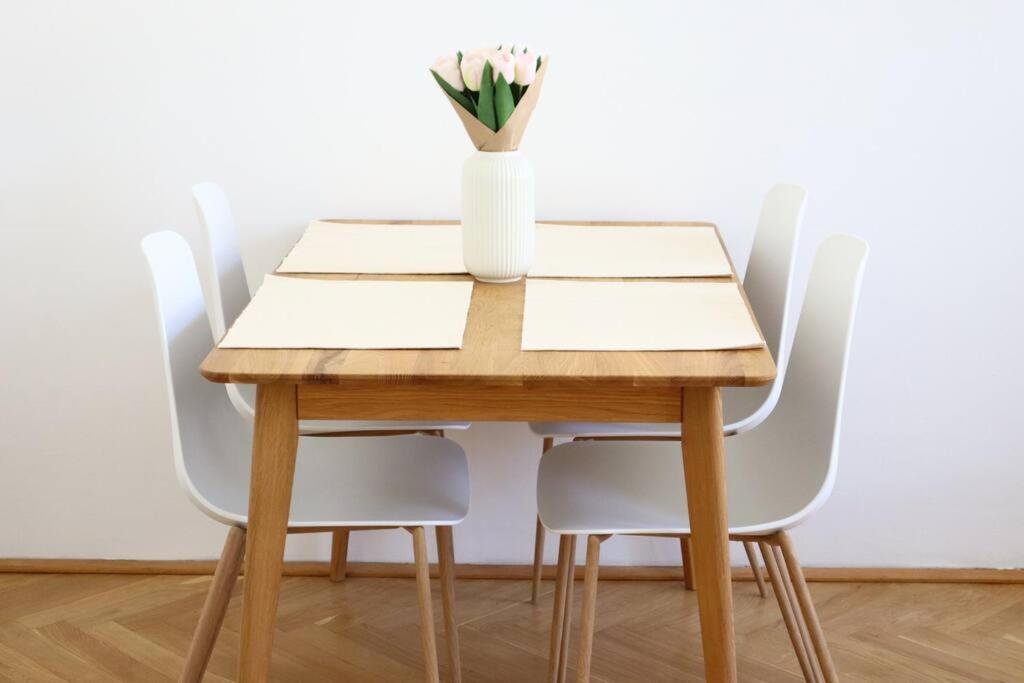 Bloom - Cozy Apartment, 5 Stops To City Center Wien Eksteriør billede