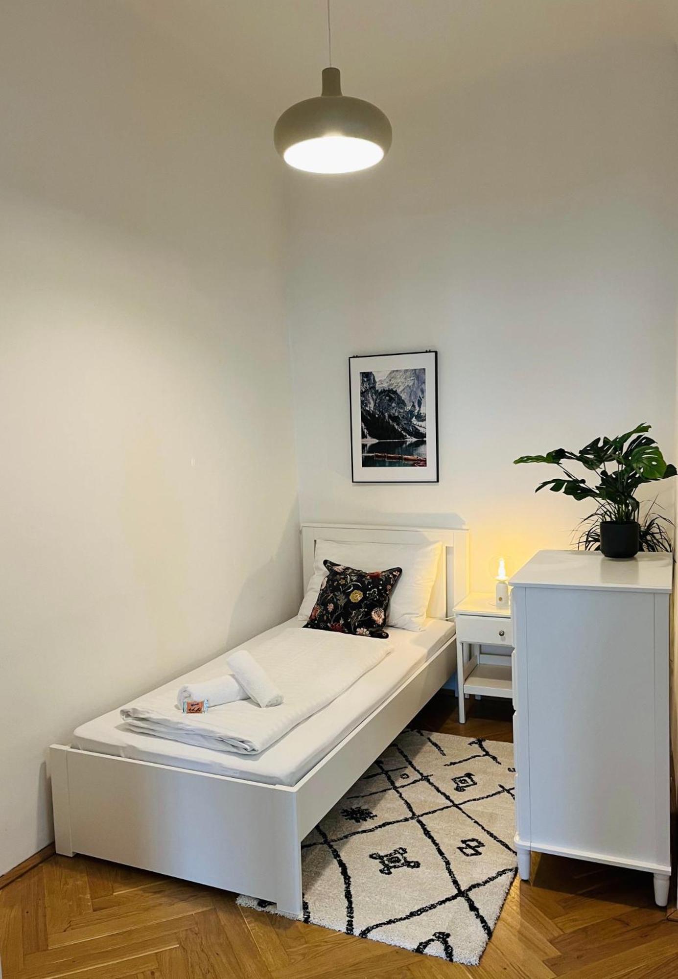 Bloom - Cozy Apartment, 5 Stops To City Center Wien Eksteriør billede